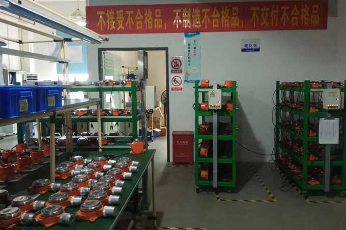 气体检测仪生产车间之一 气体检测仪生产车间之一